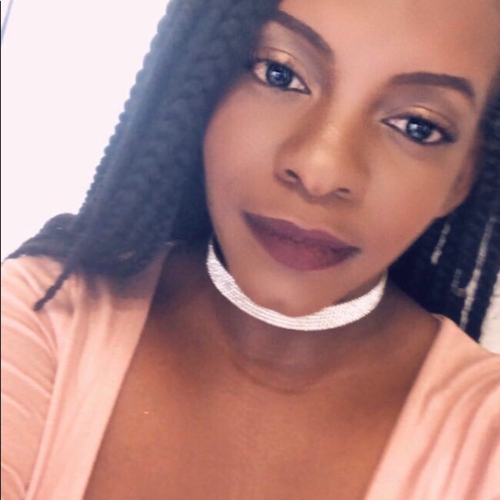 Meet your Posher, Danielle